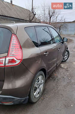 Минивэн Renault Scenic 2010 в 
