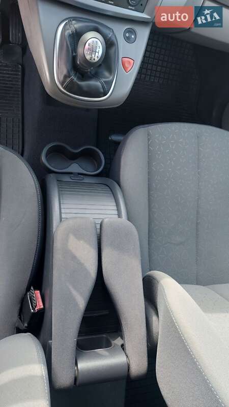 Мінівен Renault Scenic 2008 в Карлівці