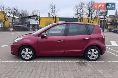 Минивэн Renault Scenic 2010 в 