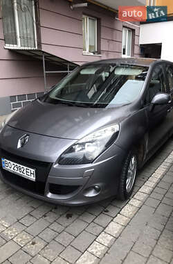 Минивэн Renault Scenic 2010 в 