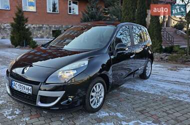 Минивэн Renault Scenic 2011 в 