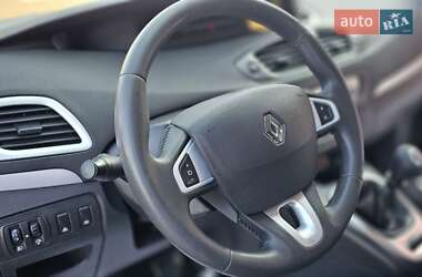 Минивэн Renault Scenic 2011 в 