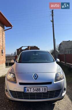 Минивэн Renault Scenic 2011 в 