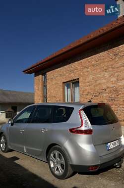 Минивэн Renault Scenic 2011 в 