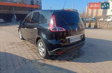 Минивэн Renault Scenic 2011 в 