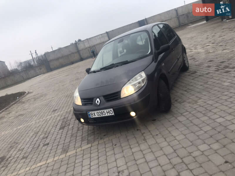 Минивэн Renault Scenic 2004 в 