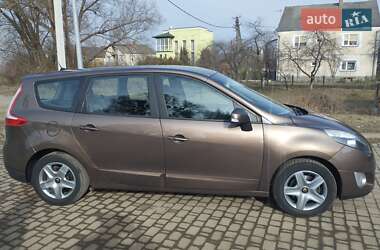 Минивэн Renault Scenic 2011 в 