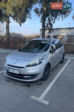 Минивэн Renault Scenic 2012 в Смыге