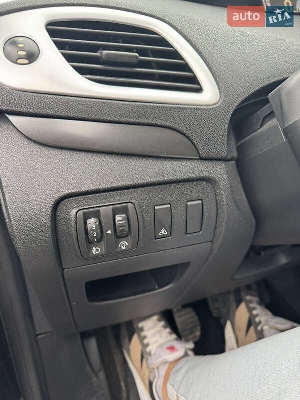 Минивэн Renault Scenic 2010 в Киеве фото 10 Минивэн Renault Scenic 2010 в Киеве