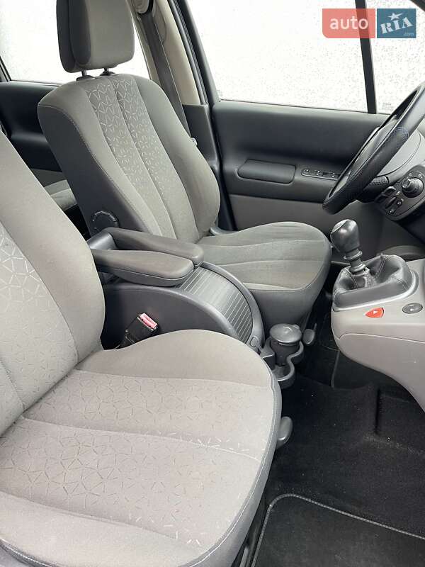 Мінівен Renault Scenic 2009 в Києві фото 6 Мінівен Renault Scenic 2009 в Києві