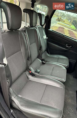 Мінівен Renault Scenic 2015 в 