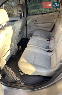 Минивэн Renault Scenic 2010 в 