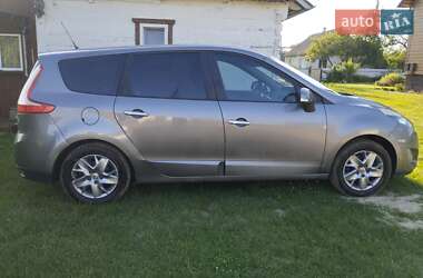 Минивэн Renault Scenic 2011 в 