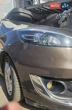 Минивэн Renault Scenic 2012 в 