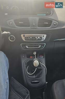 Минивэн Renault Scenic 2012 в 