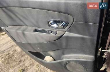 Минивэн Renault Scenic 2012 в 