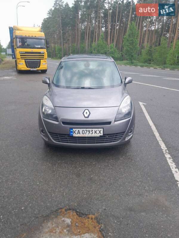 Минивэн Renault Scenic 2010 в 