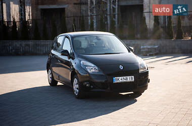 Минивэн Renault Scenic 2010 в 