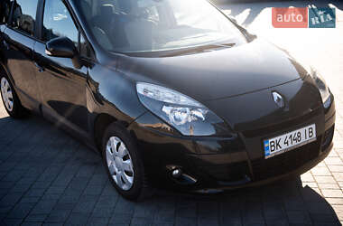 Минивэн Renault Scenic 2010 в 