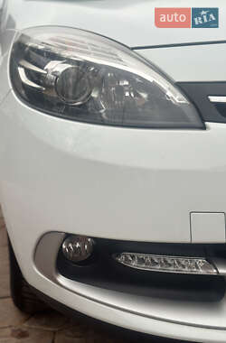 Минивэн Renault Scenic 2015 в 