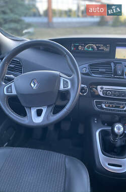 Минивэн Renault Scenic 2012 в 