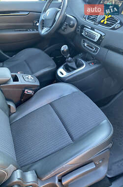 Минивэн Renault Scenic 2012 в 