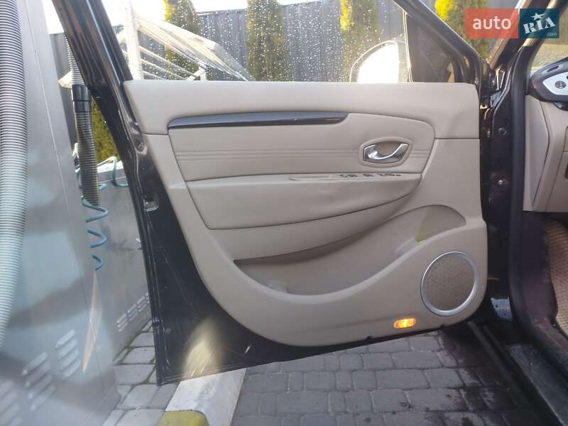 Минивэн Renault Scenic 2010 в Коростене