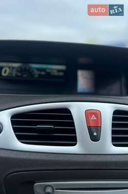 Минивэн Renault Scenic 2010 в 