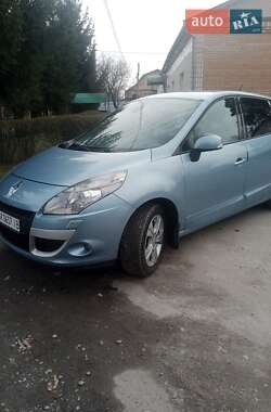 Минивэн Renault Scenic 2010 в 