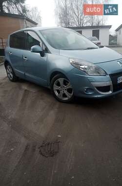 Минивэн Renault Scenic 2010 в 