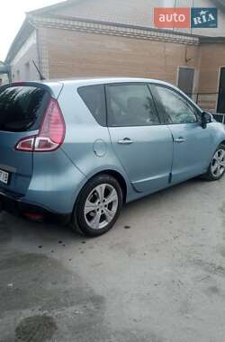 Минивэн Renault Scenic 2010 в 