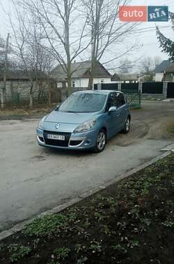 Минивэн Renault Scenic 2010 в 