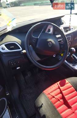 Минивэн Renault Scenic 2010 в 