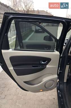 Минивэн Renault Scenic 2010 в 