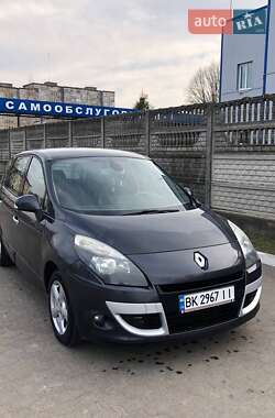 Минивэн Renault Scenic 2010 в 