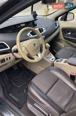 Минивэн Renault Scenic 2010 в 