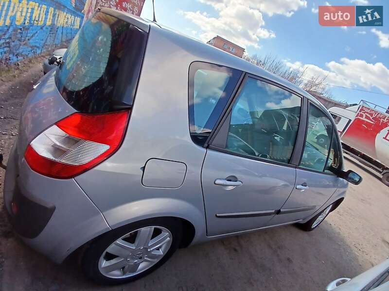 Минивэн Renault Scenic 2005 в Ахтырке
