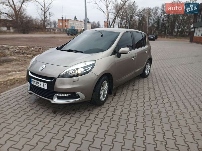 Минивэн Renault Scenic 2012 в 