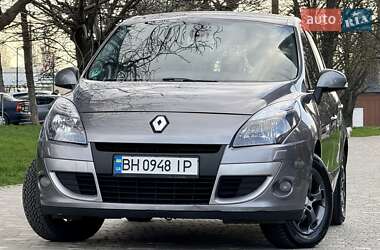 Минивэн Renault Scenic 2011 в 