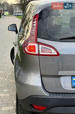 Минивэн Renault Scenic 2011 в 