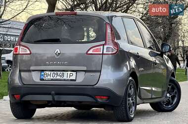 Минивэн Renault Scenic 2011 в 
