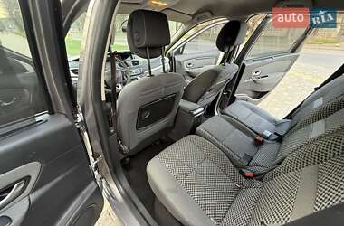 Минивэн Renault Scenic 2011 в 