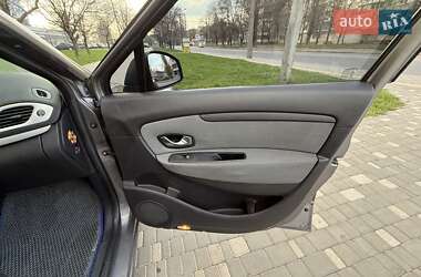 Минивэн Renault Scenic 2011 в 