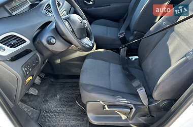 Минивэн Renault Scenic 2012 в 