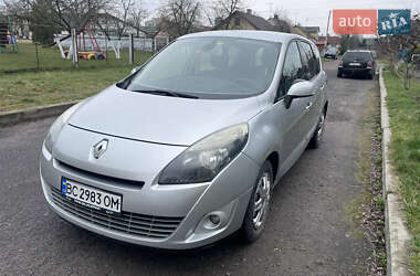 Минивэн Renault Scenic 2011 в 