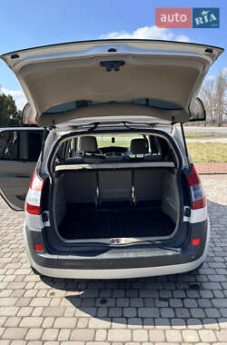 Минивэн Renault Scenic 2005 в 
