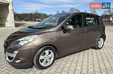 Минивэн Renault Scenic 2011 в 