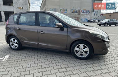 Минивэн Renault Scenic 2011 в 