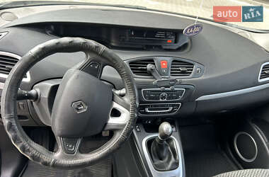 Минивэн Renault Scenic 2011 в 