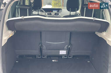 Минивэн Renault Scenic 2013 в 